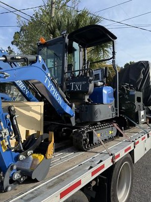 TYPHON Mini Excavator