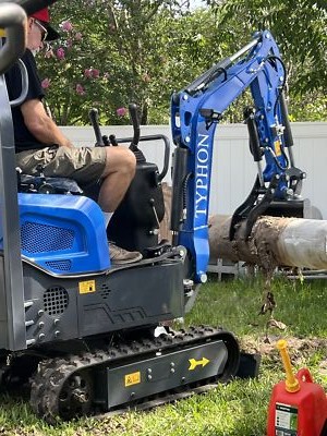 TYPHON Mini Excavator