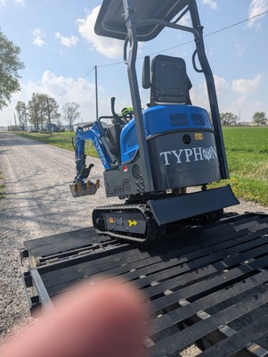 TYPHON Mini Excavator