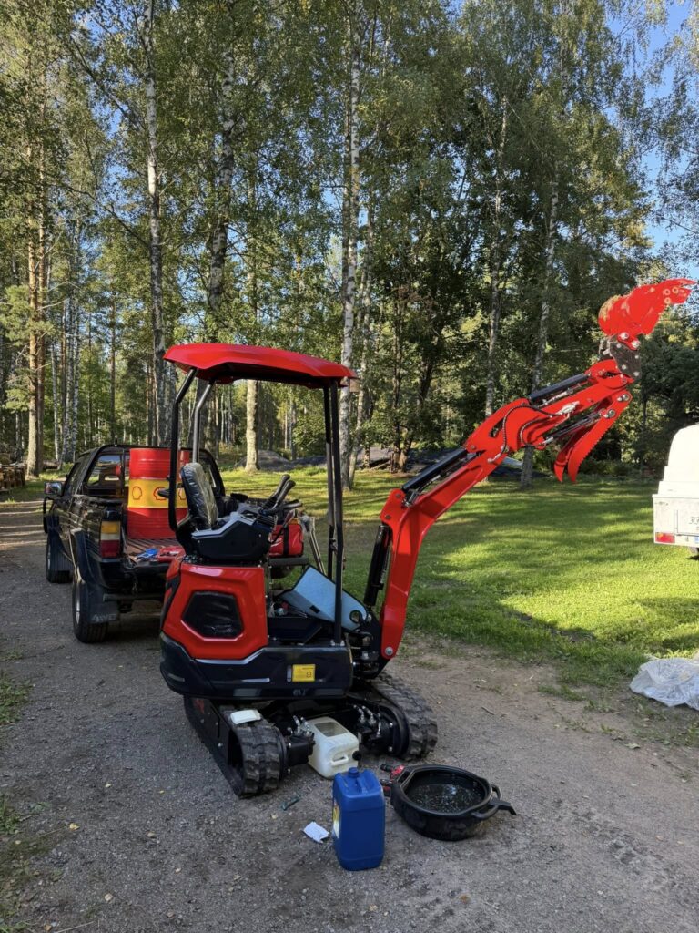 TYPHON Mini Excavator