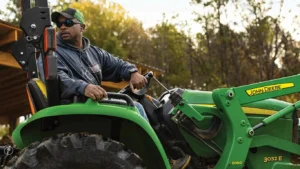 John Deere 3032E Compact Utility Tractor - Image 3