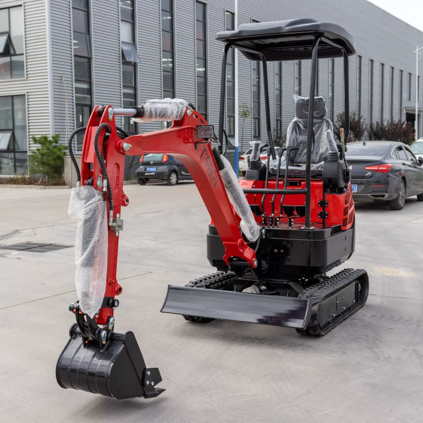 d4e621_38bab62e58e5406b9aa83a6e0613eb4amv2.webp 2025 Typhon Terror XVIII Rugged Mini Excavator 4000 lb Kubota D902 - Image 1