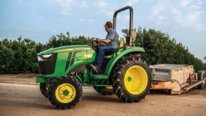 John Deere 3025D Compact Utility Tractor - Image 2
