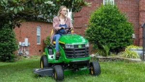 John Deere S110 Lawn Tractor, 42 in. Deck, 19 hp - Image 5