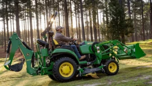John Deere 2025R Compact Tractor - Image 10