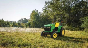 John Deere 3025E Compact Utility Tractor - Image 4