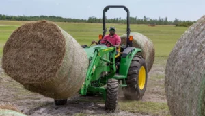 John Deere 4044M Compact Utility Tractor - Image 3