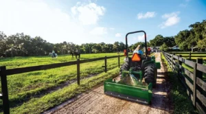 John Deere 3025E Compact Utility Tractor - Image 2
