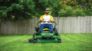 John Deere Z320M ZTrak™ Mower, 42-in. Deck - Image 3