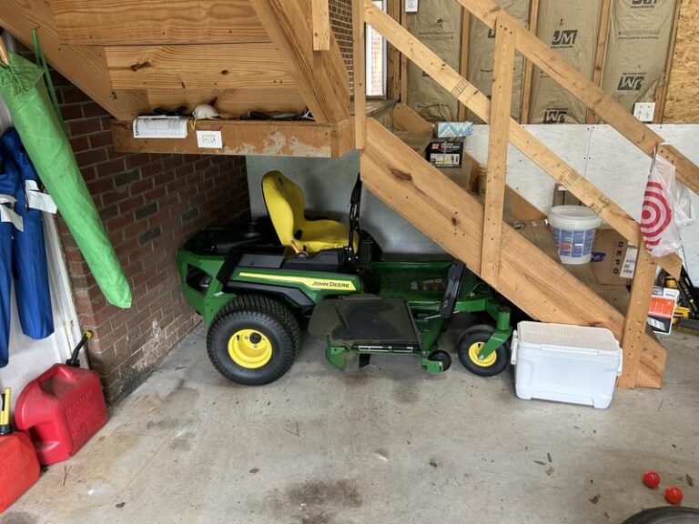 John Deere Z325E ZTrak Mower
